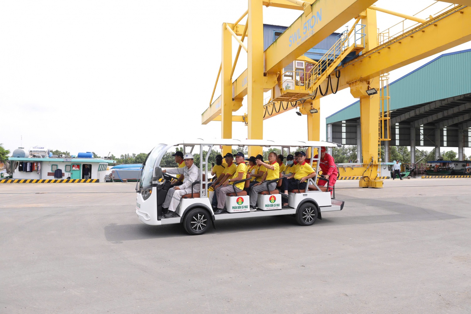 Phân bón Cà Mau tri ân CBCNV hưu trí